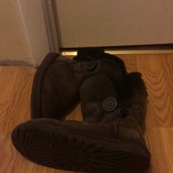 Sold UGGs bailey button women’s size 6 - Picture 1 of 6